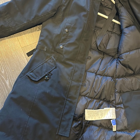 Canada Goose Montebello Down Parka, XS - Picture 7 of 9